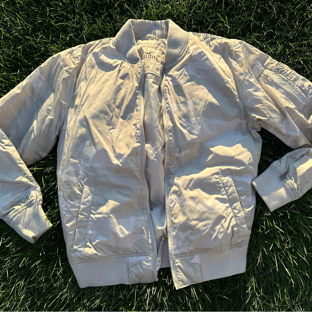 Hollister camo jacket - men’s XS